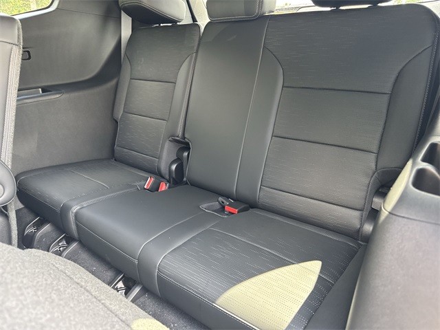 Buick Enclave Vehicle Full-screen Gallery Image 23