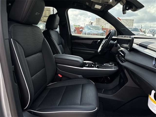 Buick Enclave Vehicle Full-screen Gallery Image 25