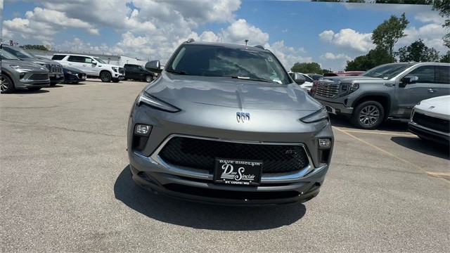 Buick Encore GX Vehicle Full-screen Gallery Image 03