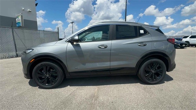 Buick Encore GX Vehicle Full-screen Gallery Image 05