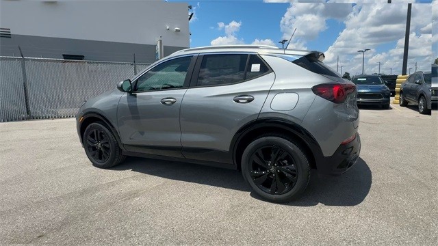 Buick Encore GX Vehicle Full-screen Gallery Image 06