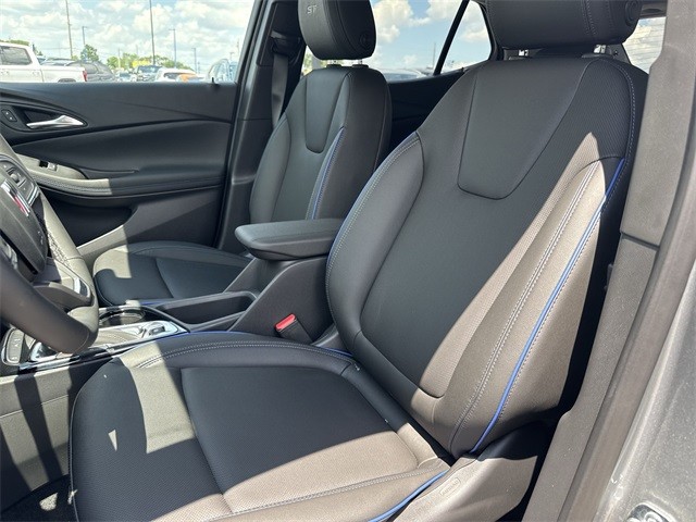 Buick Encore GX Vehicle Full-screen Gallery Image 11