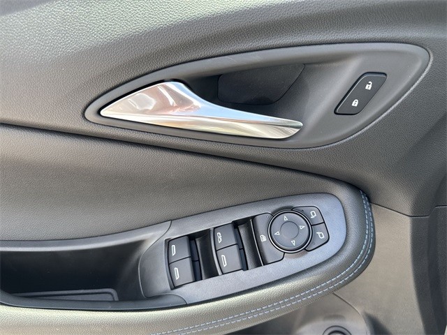 Buick Encore GX Vehicle Full-screen Gallery Image 13