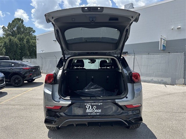 Buick Encore GX Vehicle Full-screen Gallery Image 22