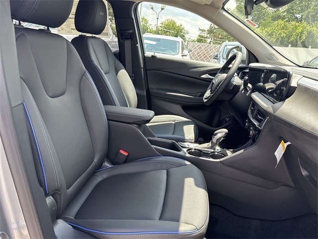 Buick Encore GX Vehicle Full-screen Gallery Image 23