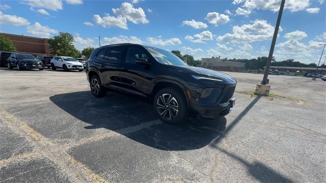 Buick Enclave Vehicle Full-screen Gallery Image 02