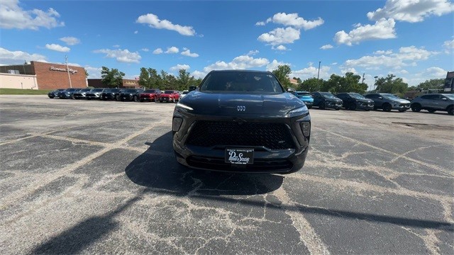 Buick Enclave Vehicle Full-screen Gallery Image 03