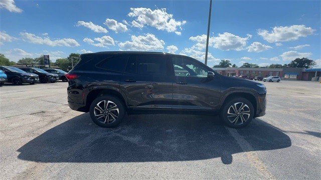 Buick Enclave Vehicle Full-screen Gallery Image 09