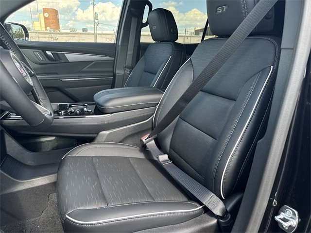 Buick Enclave Vehicle Full-screen Gallery Image 11