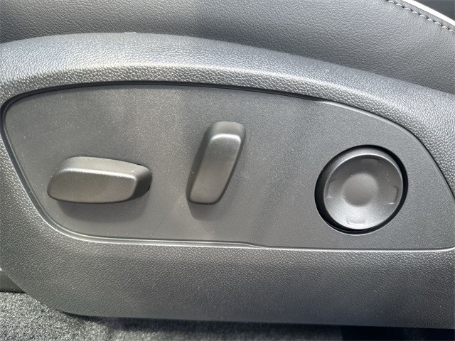 Buick Enclave Vehicle Full-screen Gallery Image 12