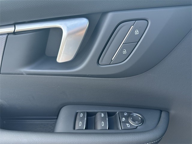 Buick Enclave Vehicle Full-screen Gallery Image 13