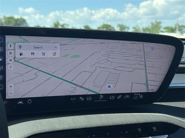 Buick Enclave Vehicle Full-screen Gallery Image 18