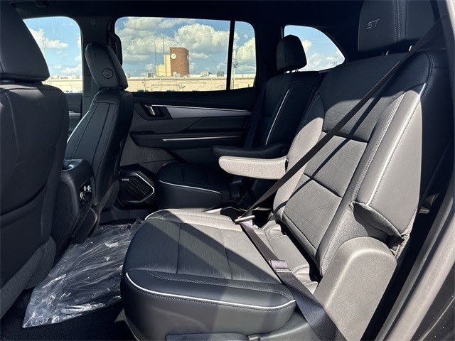 Buick Enclave Vehicle Full-screen Gallery Image 22