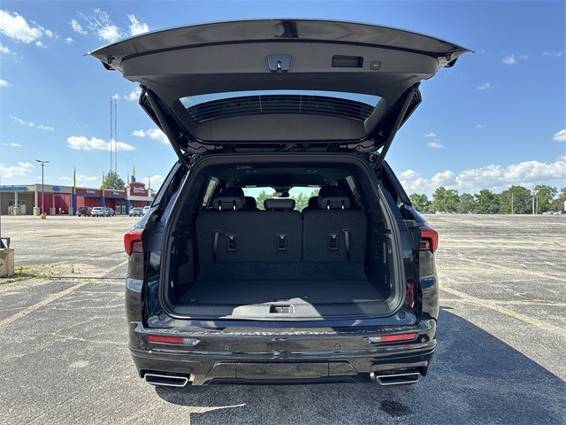 Buick Enclave Vehicle Full-screen Gallery Image 24