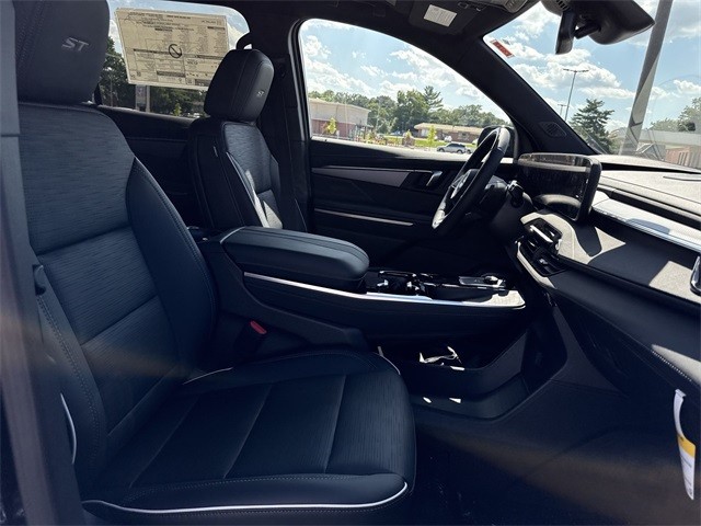 Buick Enclave Vehicle Full-screen Gallery Image 25