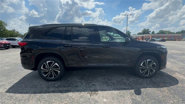 Buick Enclave Vehicle Full-screen Gallery Image 09