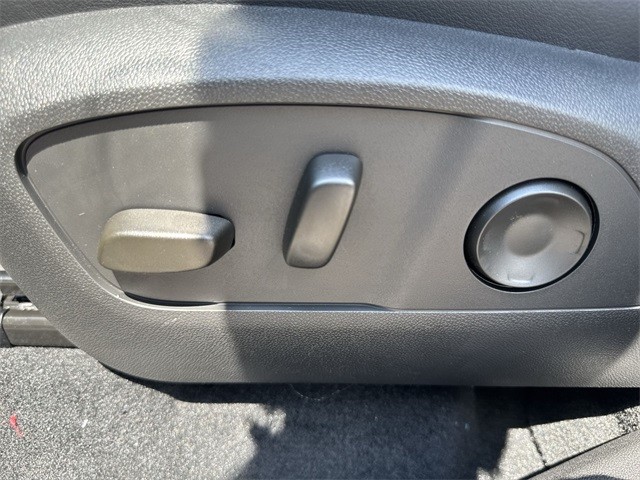 Buick Enclave Vehicle Full-screen Gallery Image 12