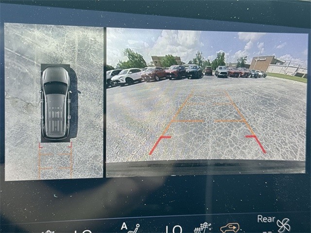 Buick Enclave Vehicle Full-screen Gallery Image 17