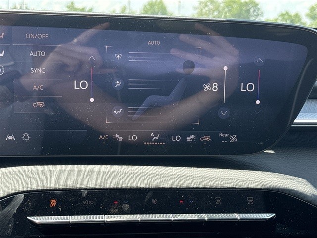 Buick Enclave Vehicle Full-screen Gallery Image 19