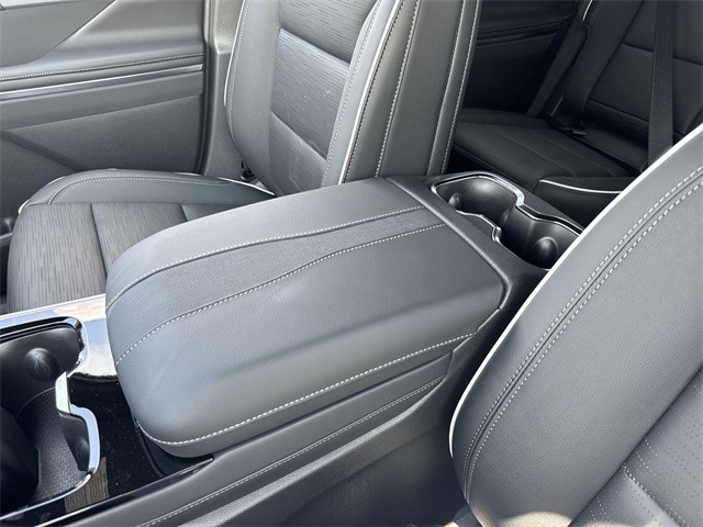 Buick Enclave Vehicle Full-screen Gallery Image 21