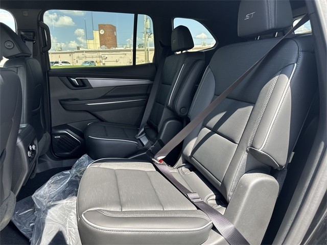 Buick Enclave Vehicle Full-screen Gallery Image 22