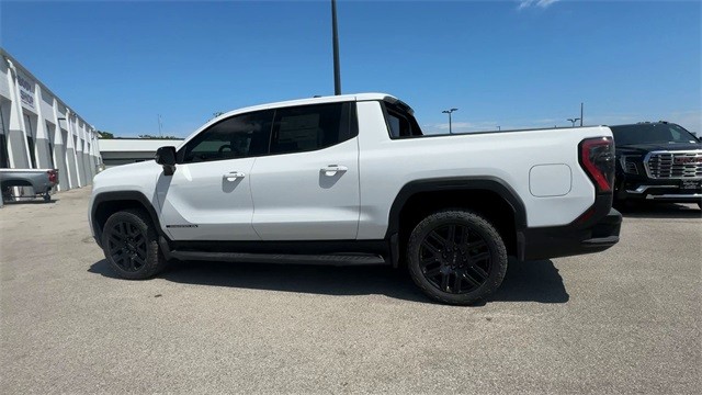 GMC Sierra EV Vehicle Full-screen Gallery Image 06