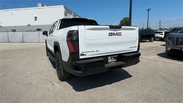 GMC Sierra EV Vehicle Full-screen Gallery Image 07