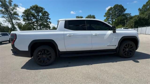 GMC Sierra EV Vehicle Full-screen Gallery Image 09