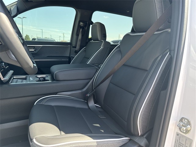 GMC Sierra EV Vehicle Full-screen Gallery Image 11