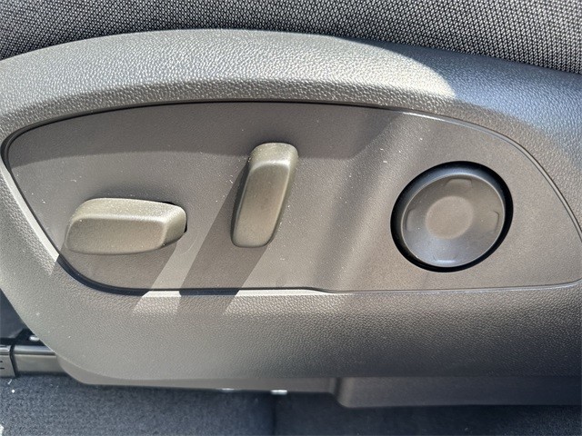 GMC Sierra EV Vehicle Full-screen Gallery Image 12