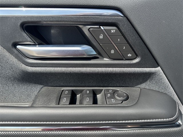 GMC Sierra EV Vehicle Full-screen Gallery Image 13