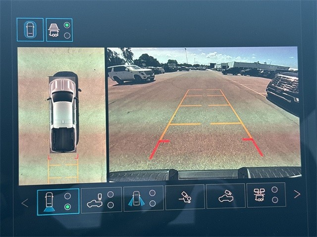 GMC Sierra EV Vehicle Full-screen Gallery Image 17