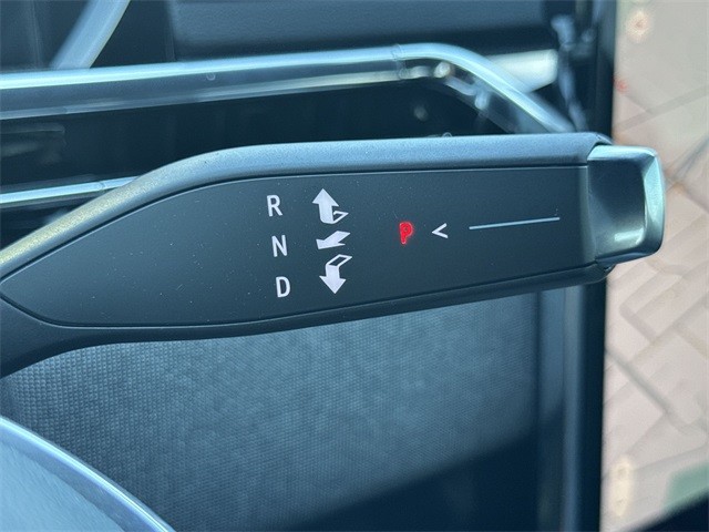 GMC Sierra EV Vehicle Full-screen Gallery Image 20