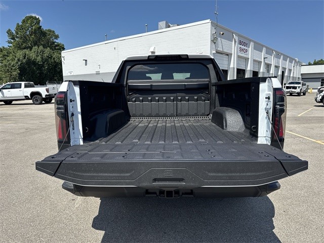 GMC Sierra EV Vehicle Full-screen Gallery Image 23