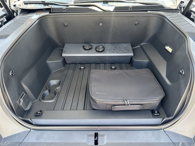 GMC Sierra EV Vehicle Full-screen Gallery Image 25