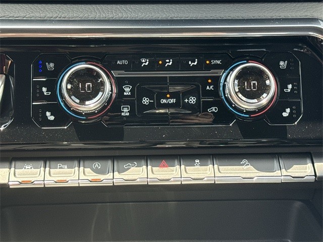 GMC Sierra 1500 Vehicle Full-screen Gallery Image 19