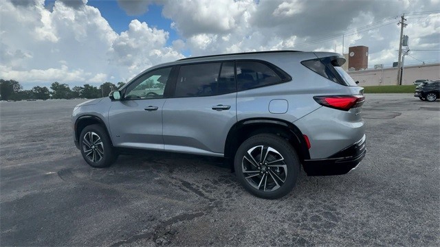 Buick Enclave Vehicle Full-screen Gallery Image 06