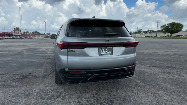 Buick Enclave Vehicle Full-screen Gallery Image 07