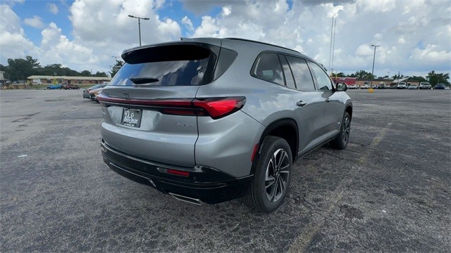 Buick Enclave Vehicle Full-screen Gallery Image 08
