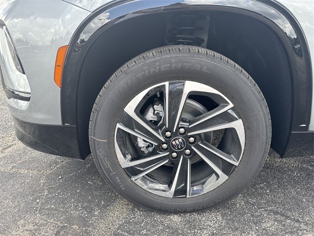 Buick Enclave Vehicle Full-screen Gallery Image 10