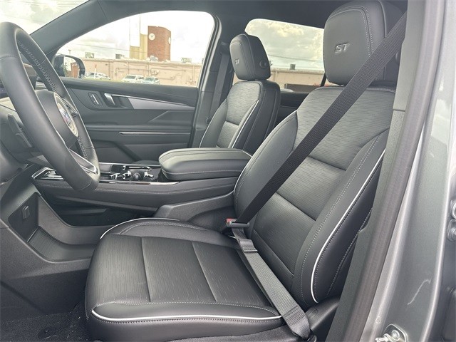 Buick Enclave Vehicle Full-screen Gallery Image 11