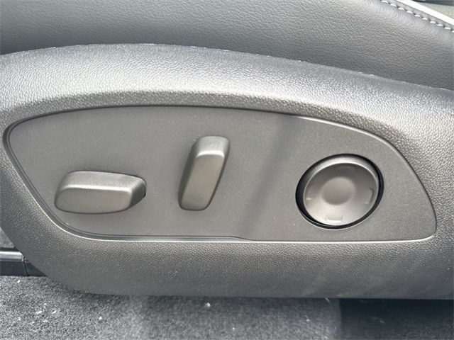 Buick Enclave Vehicle Full-screen Gallery Image 12