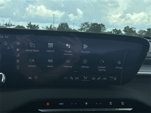 Buick Enclave Vehicle Full-screen Gallery Image 16