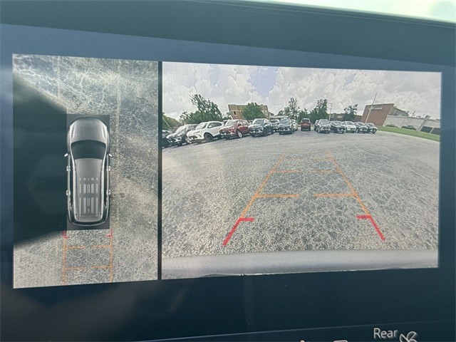 Buick Enclave Vehicle Full-screen Gallery Image 17