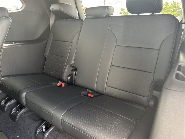 Buick Enclave Vehicle Full-screen Gallery Image 23