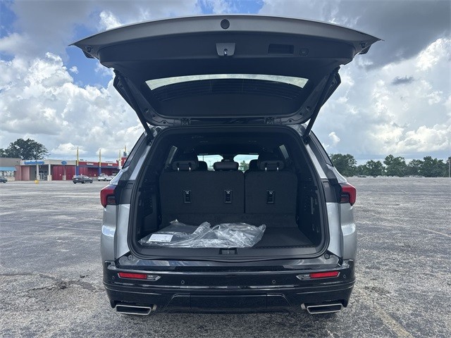 Buick Enclave Vehicle Full-screen Gallery Image 24