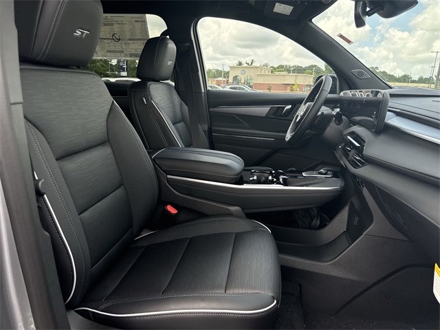 Buick Enclave Vehicle Full-screen Gallery Image 25