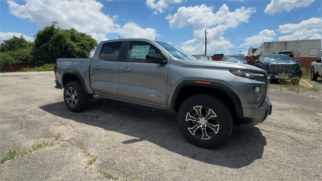 GMC Canyon Vehicle Full-screen Gallery Image 02