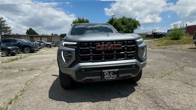 GMC Canyon Vehicle Full-screen Gallery Image 03