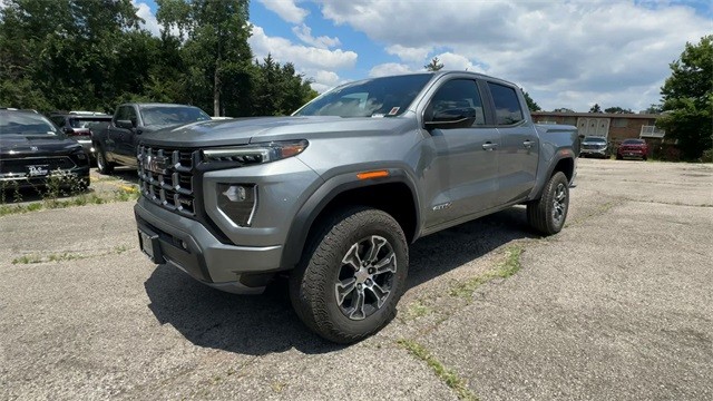 GMC Canyon Vehicle Full-screen Gallery Image 04